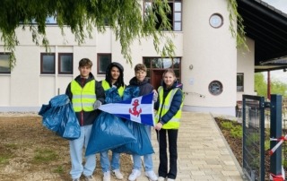 SCR-Jugendliche helfen beim beim "Dreck-Weg-Tag" der Gemeinde Walluf