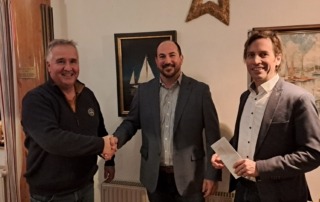 Spendenübergabe für das Kinderprogramm der Gemeinde Walluf